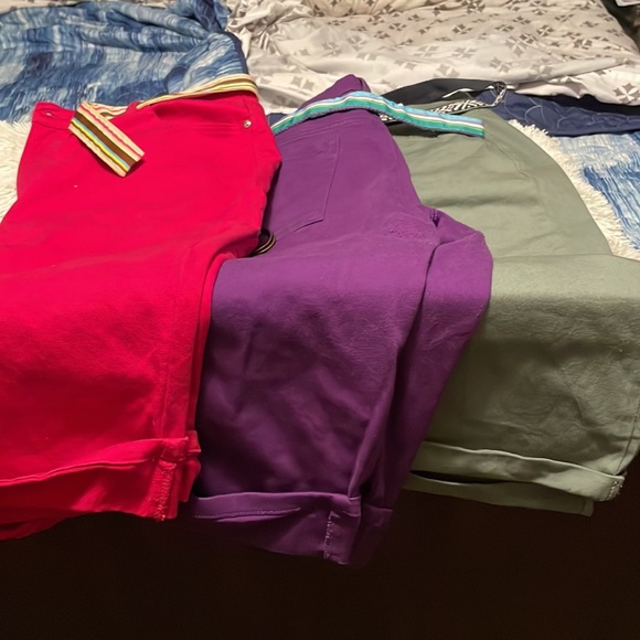 3 pair capri's for $20. Great condition - Picture 3 of 4